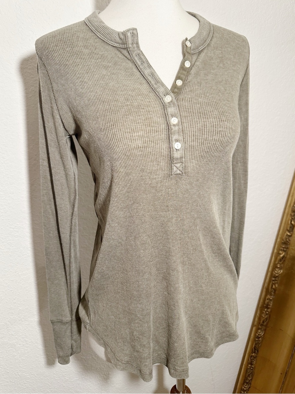 New Never Worn Aerie Real Soft Olive Green Ribbed Button Long Sleeve Henley